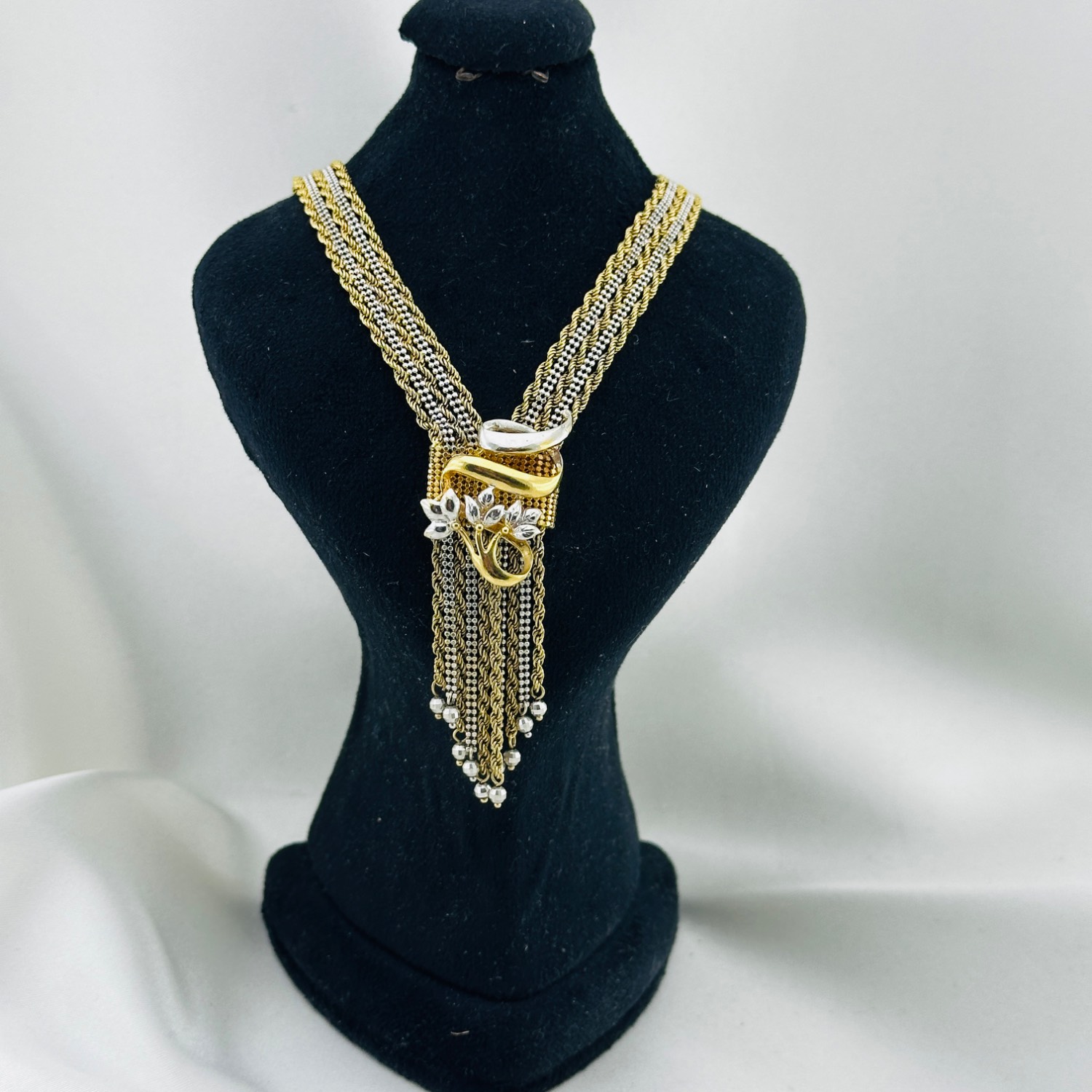 گردنبند طرح طنابی