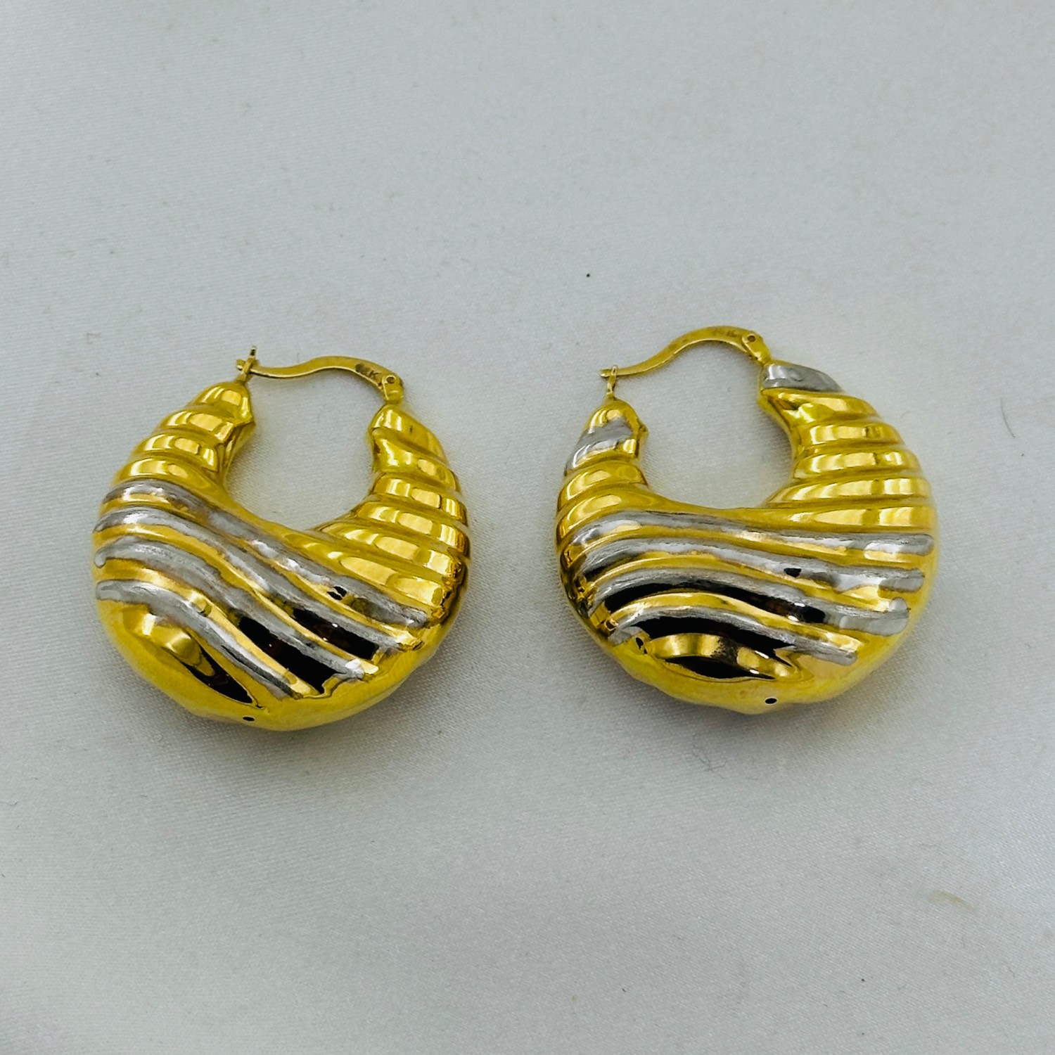 گوشواره طرح گرازیلا